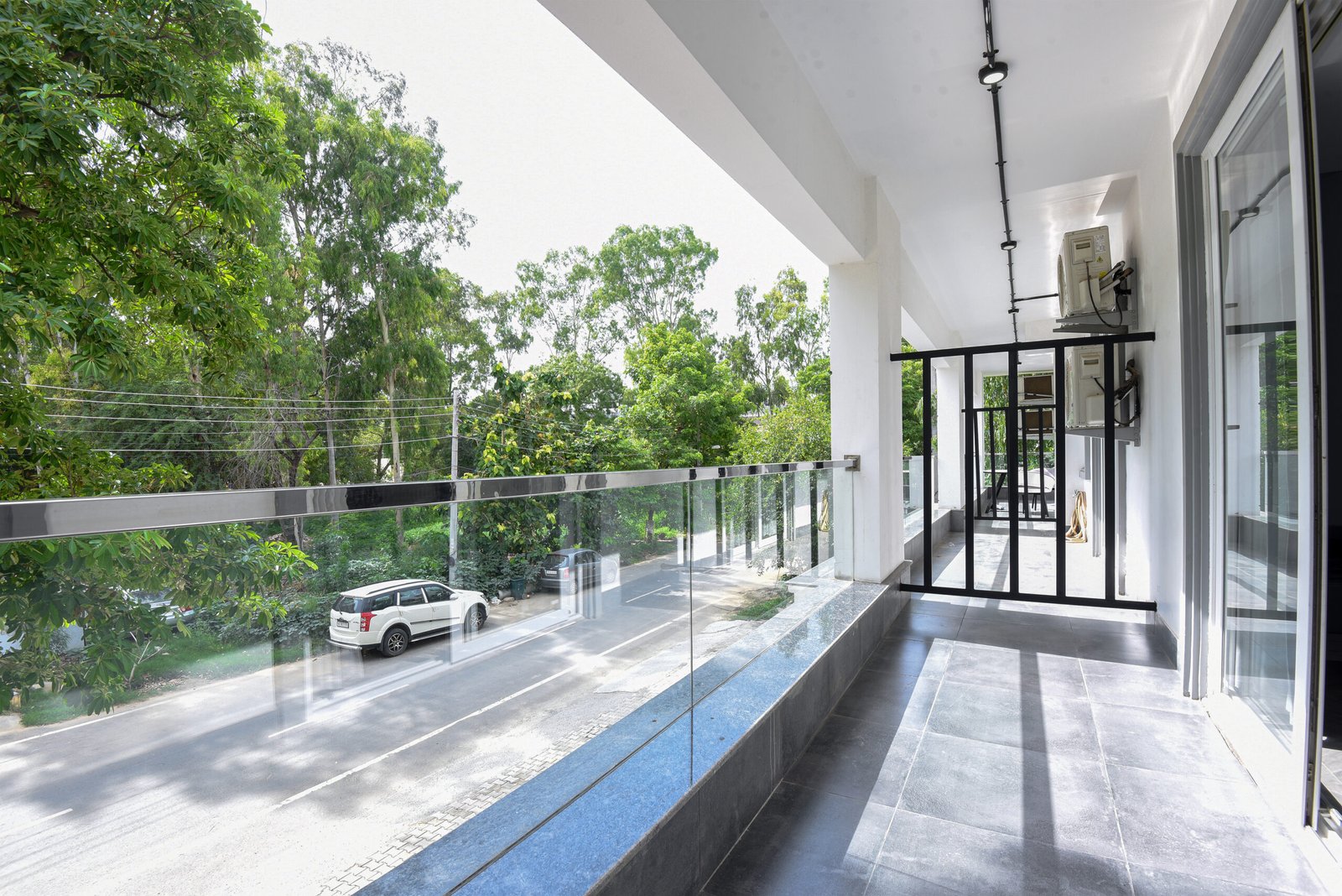 BALCONY 1