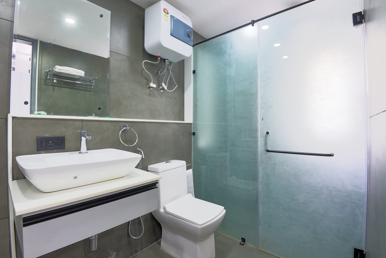BATHROOM 1(1)
