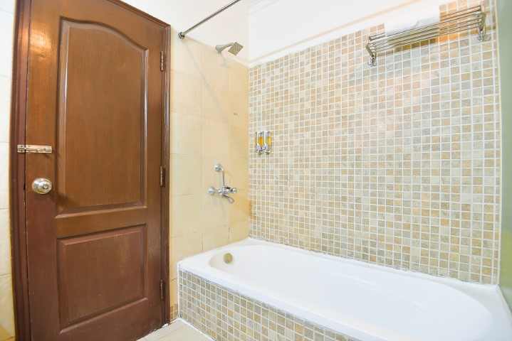 BATHTUB 1