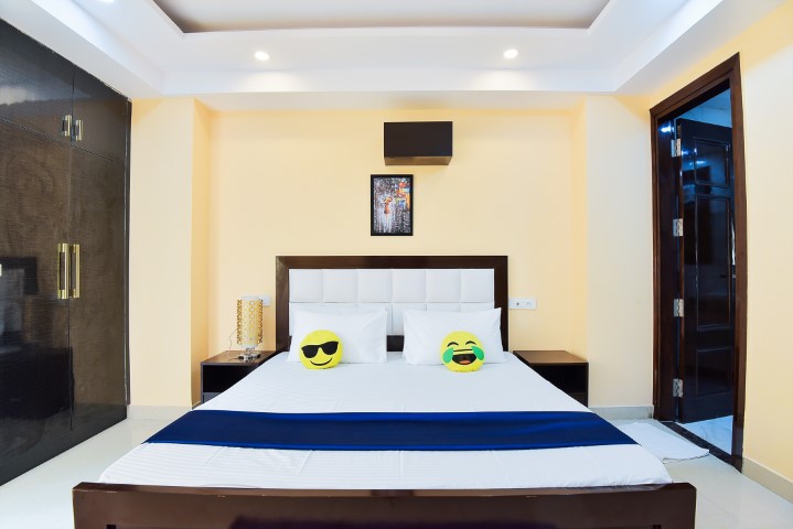 BEDROOM 1.1