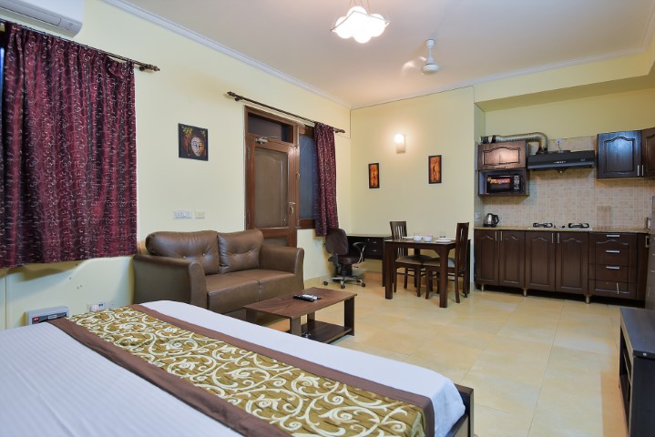 LIVING AREA 1