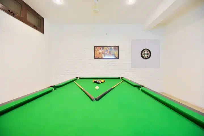 POOL TABLE