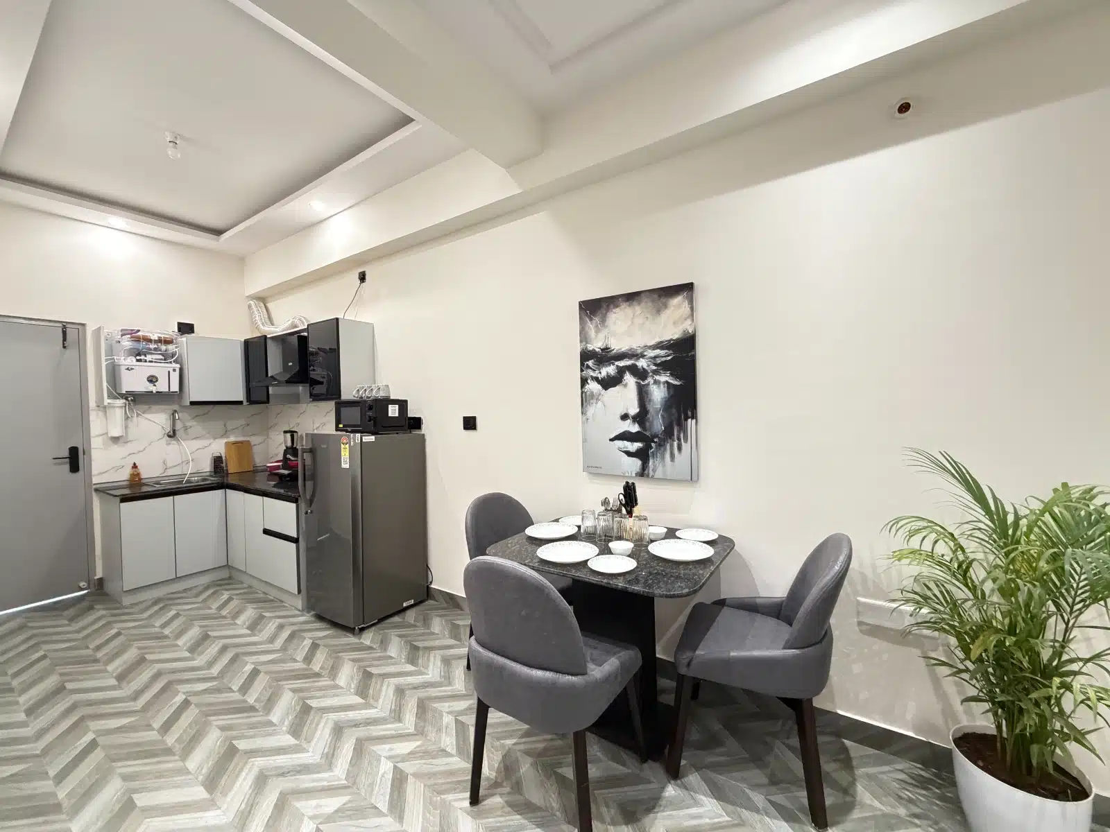 2 BHK Fully Furnished Serviced Apartment in Bangalore with Dining and Lounge