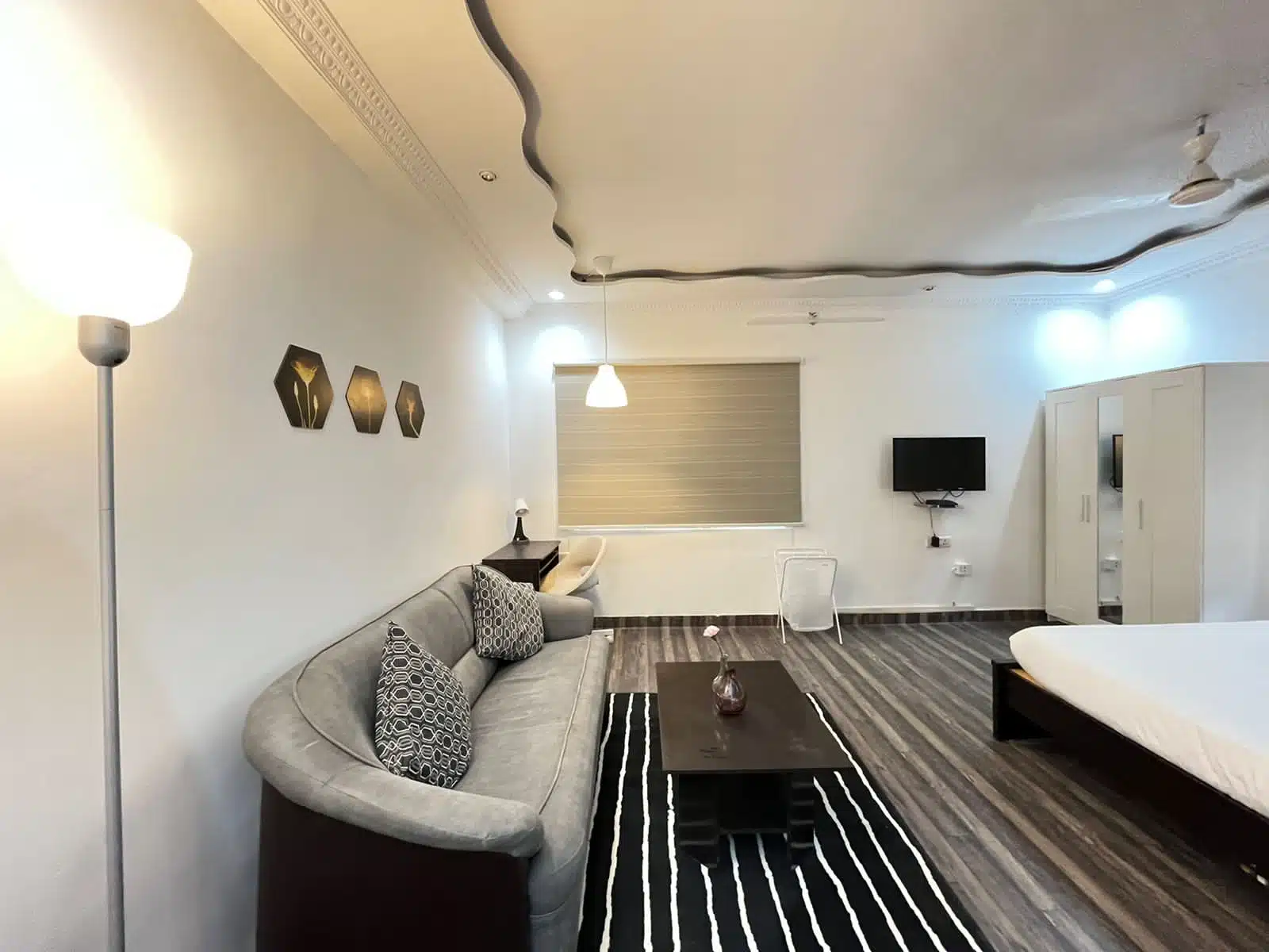 Modern Studio Serviced Apartment with Luxury Bathtub in Jubilee Hills Hyderabad